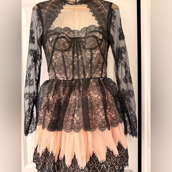 NWOT BRONX AND BANCO Daphne Illusion Corset Lace Mini Dress w Long Sleeve - Picture 11 of 16